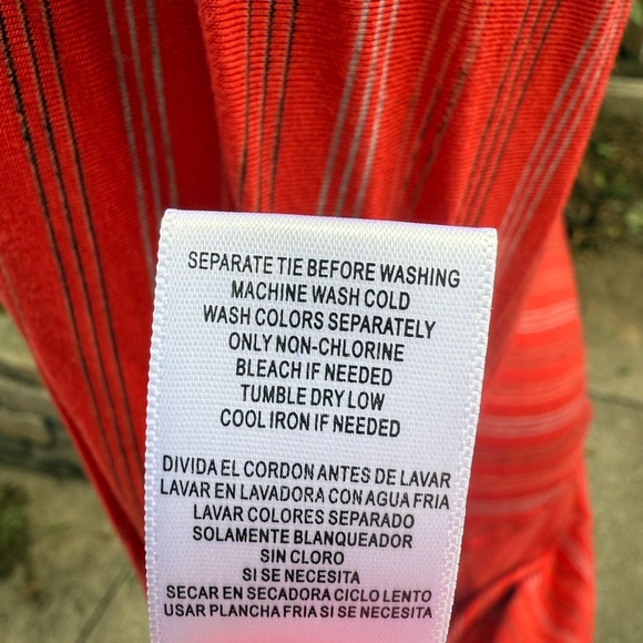 Elegant Red V-Neck Dress - Picture 8 of 9